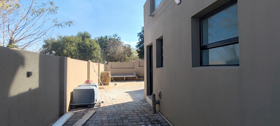 To Let 4 Bedroom Property for Rent in Kosmos Ridge North West